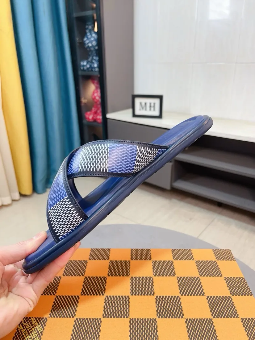 Men's shoes 💰340🌹🌹 (lv-Louis Vuitton) New men's slippers, high-end boutique, exquisite embossed logo decoration on the upper, fine workmanship, super soft soles, casual, loose and comfortable, a must-have in summer! \nsize：38-44